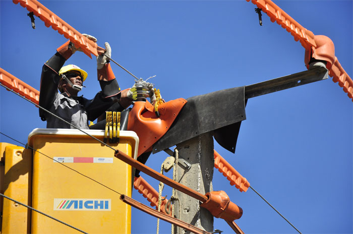 linieros empresa electrica13