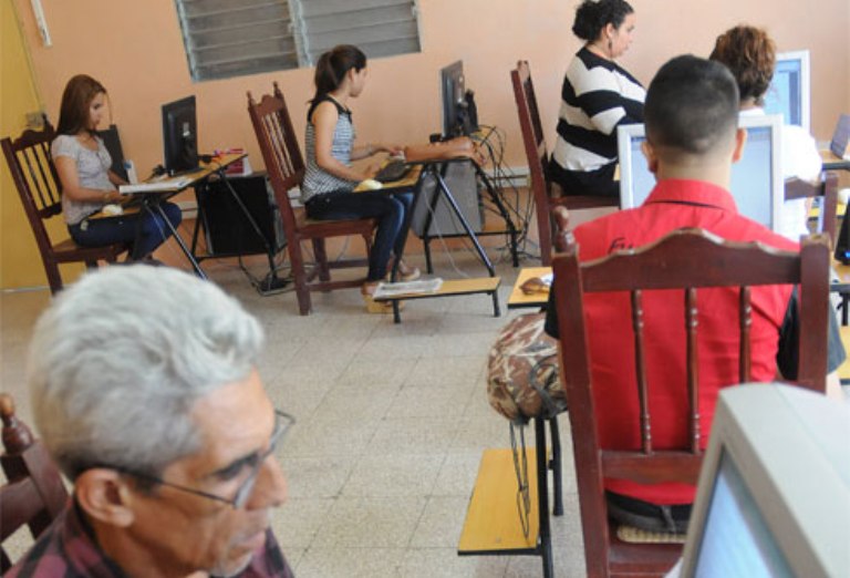 periodistas guantanamo port