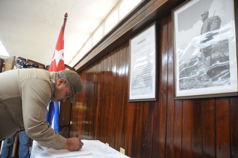 homenaje fidel plaza firman2