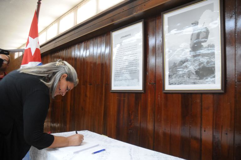 homenaje fidel plaza firman5