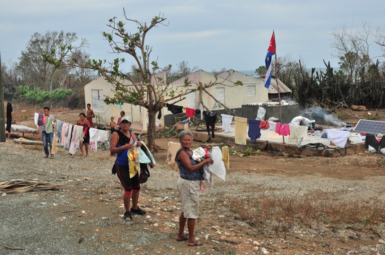 imias huracan bandera