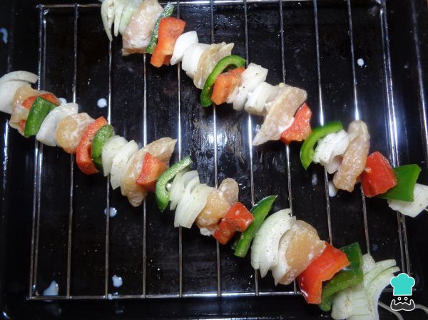 brochetas de pollo con verduras 7