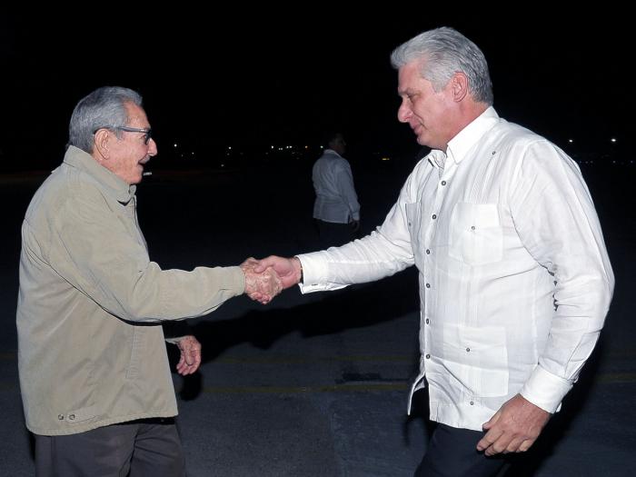 Diaz Canel y Raúl Castro