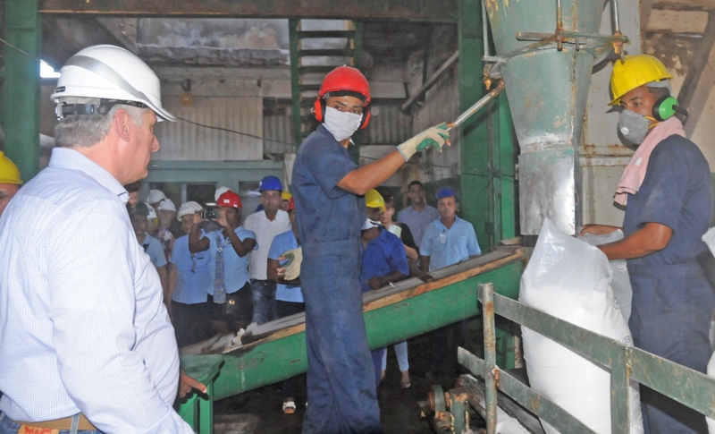 Diaz Canel en Guantánamo b