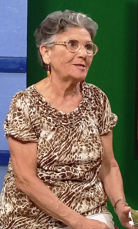 Nora detrás del muro