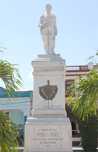 Estatua Pedro A Pérez
