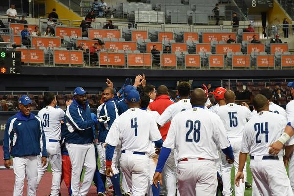 19 P12 CUBA VENCE AUS