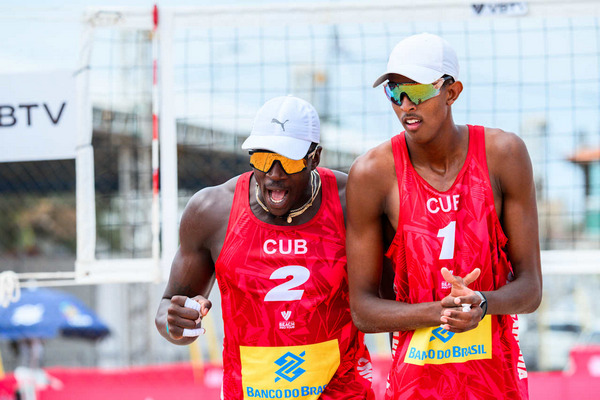 25 TOUR MUN Alayo Noslen Celebran v POR