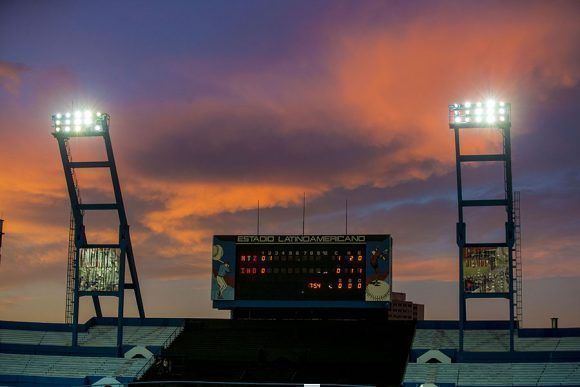estadio latinoamericano atardecer industriales 580x387
