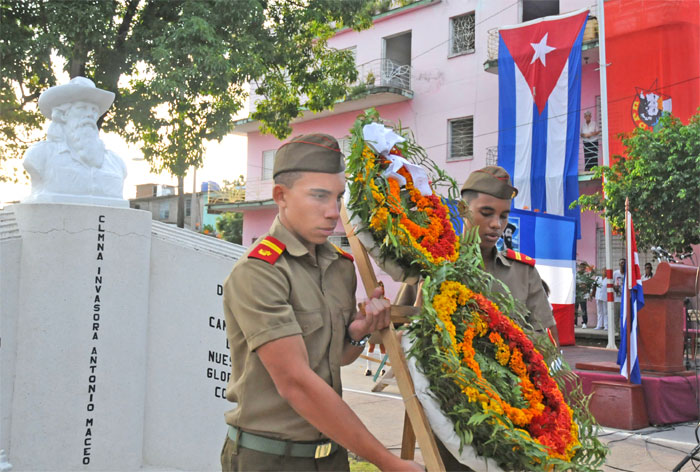 Homenaje a Camilo Cienfuegos 4