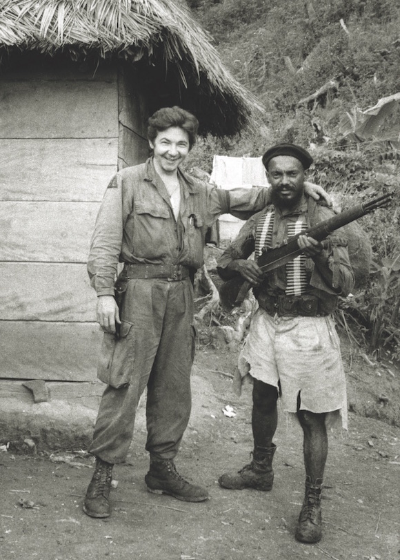 4 raul castro con soldado operacion antierea