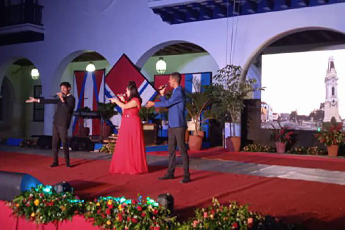 0 01fiesta bandera 1