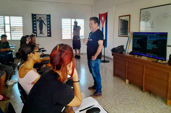 0 10 cine holguin