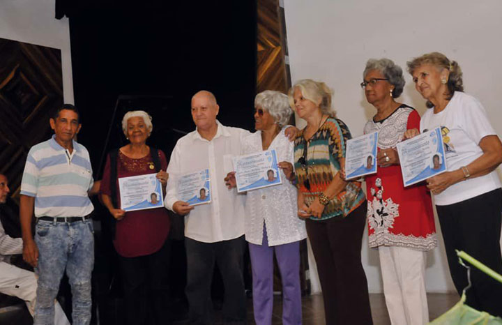 0410 gua adultos mayores2
