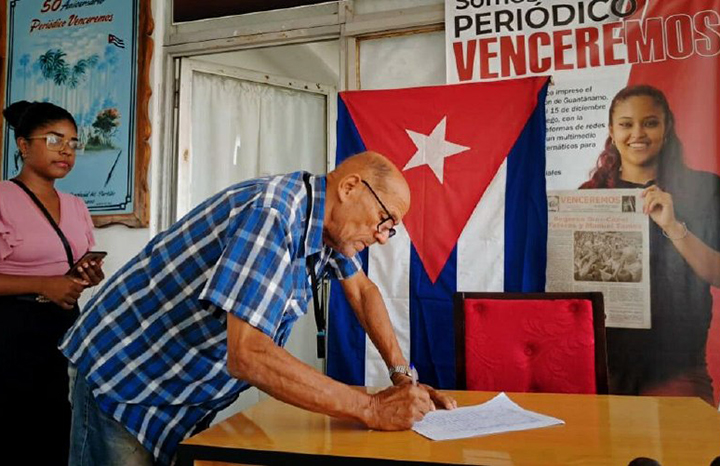 0422 periodistas firmas