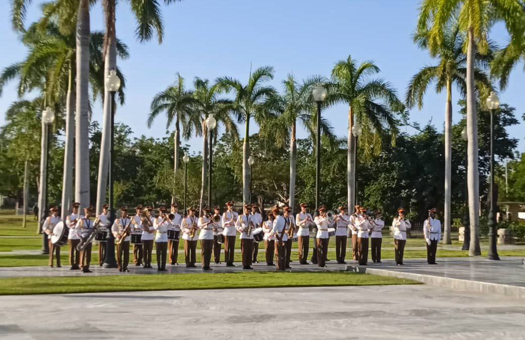0128 ofrendas florales jose marti stgo2