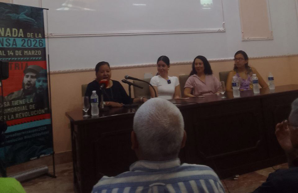 0306 mujer periodista