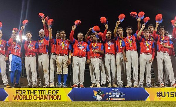22 U15 podio Cuba