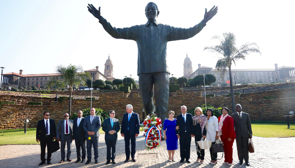 diazcanel sudafrica estatua nelson mandela 1