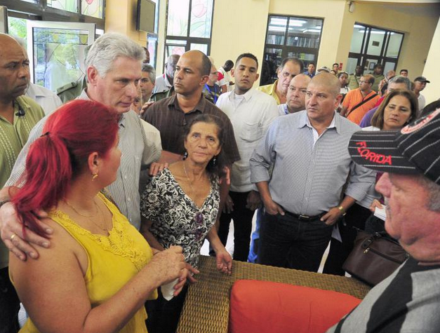 2 diaz canel y familiares