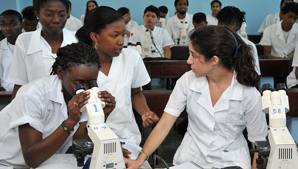 estudiantes ciencias medicas cuba