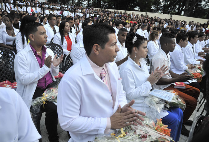 1 graduación medicina Guantánamo 2015