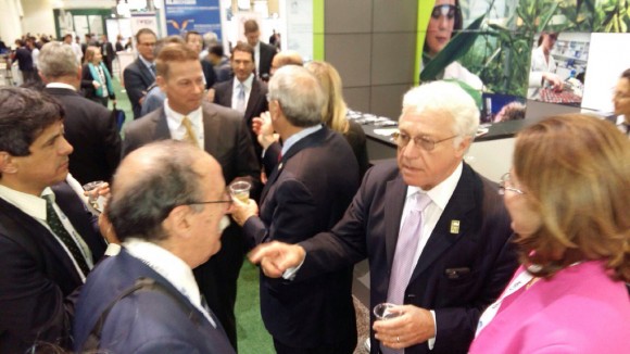 Cuba-delegation-shares-with-BIO2016-CEO