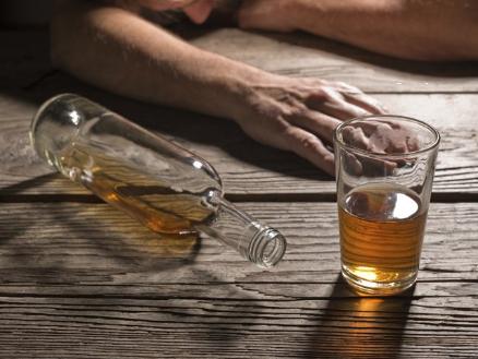 alcoholismo botella