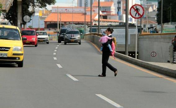 caminado calle imprudencia