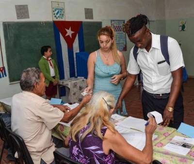 colegios electorales abren