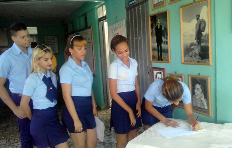 estudiantes enrique soto firmas
