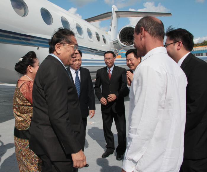presidente laos llegada cuba