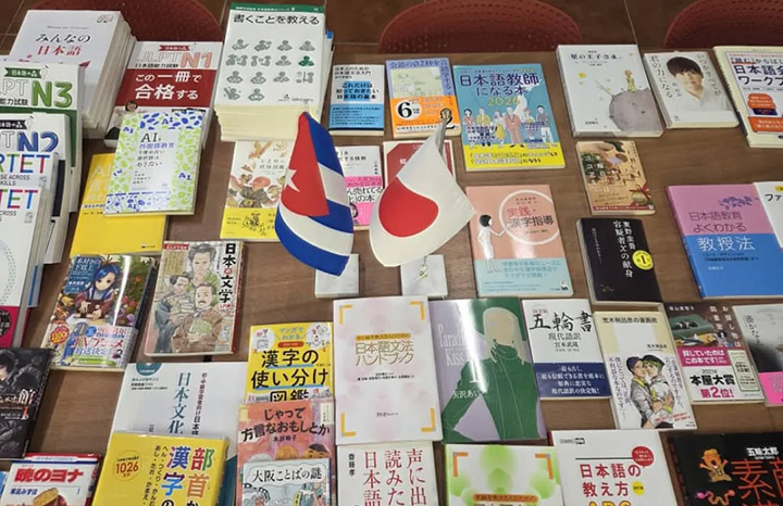 0416 donacion libros japon3