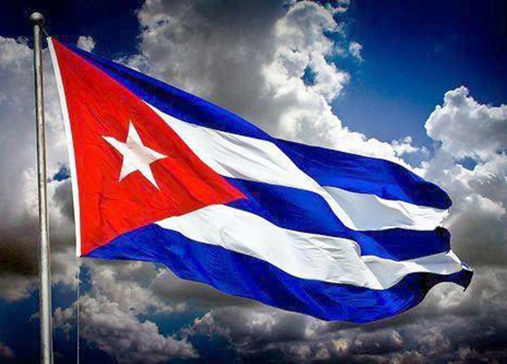 bandera cubana ondeando