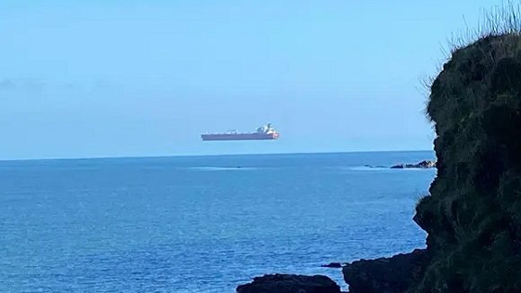 barco flotando 580x326