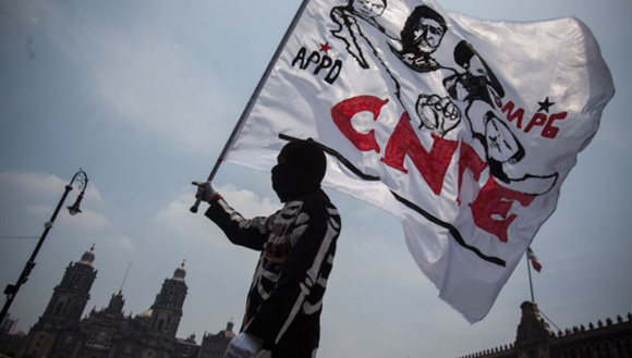 cnte-foto-bandera-alberto-buitre