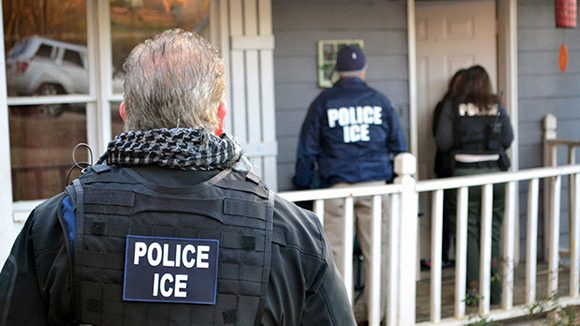 policia detenciones inmigrantes estados unidos 580x326