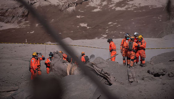 rescate volcan de fuego guatemala 01