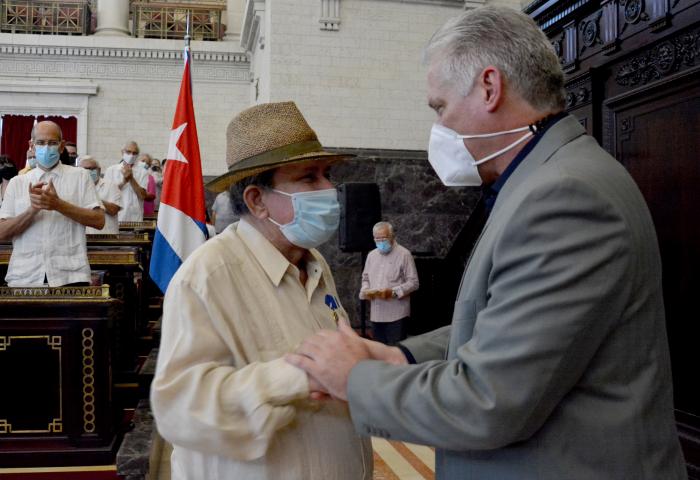 Medalla Alejo Carpentier a Hartmann