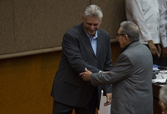miguel diaz canel raul castro ruz 580x397