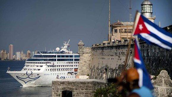 Cruceros Cuba Carnival. Foto Ramón Espinosa AP. 580x330