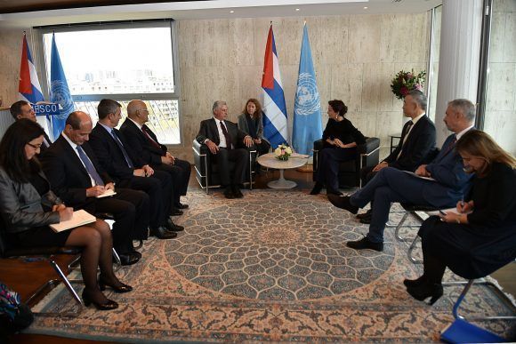 Diaz CAnel y Directora General UNESCO ER 580x387