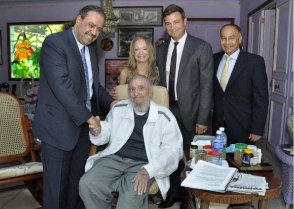 Fidel-con-el-Presidente-de-ACNO-580x413
