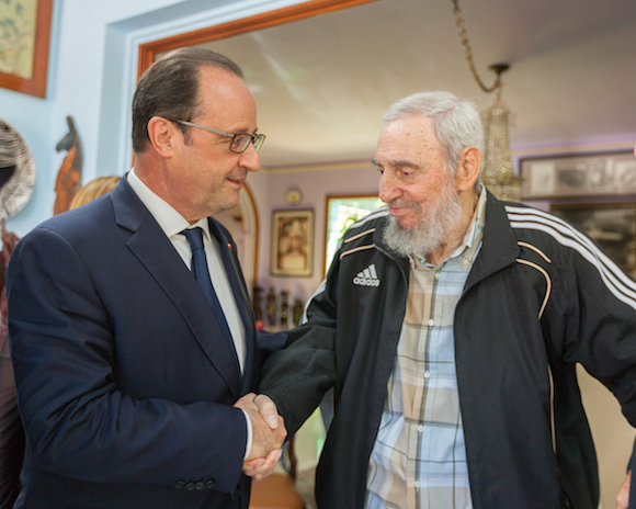 Presidente-frances-visita-a-Fidel-Castro-en-La-Habana3