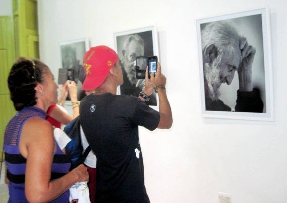 asistentes expo a Fidel en Santiago de Cuba 2 580x410