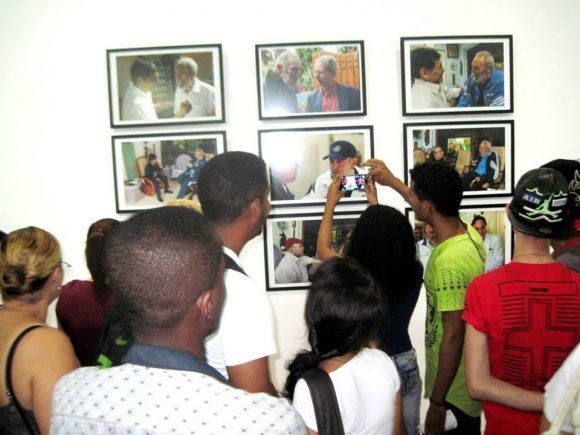 asistentes expo a Fidel en Santiago de Cuba 580x435