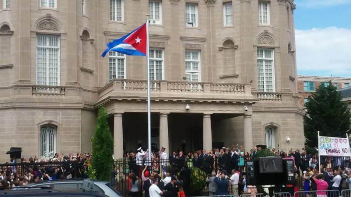 bandera cubana ondea washington