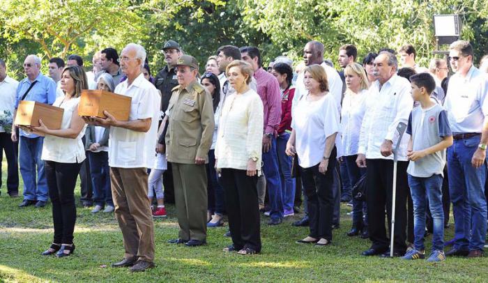 ceremonia inhumacion familiar