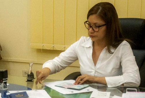consul-ecuatoriana-Soraya-E