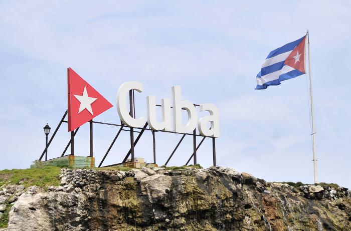 cuba letrero bandera